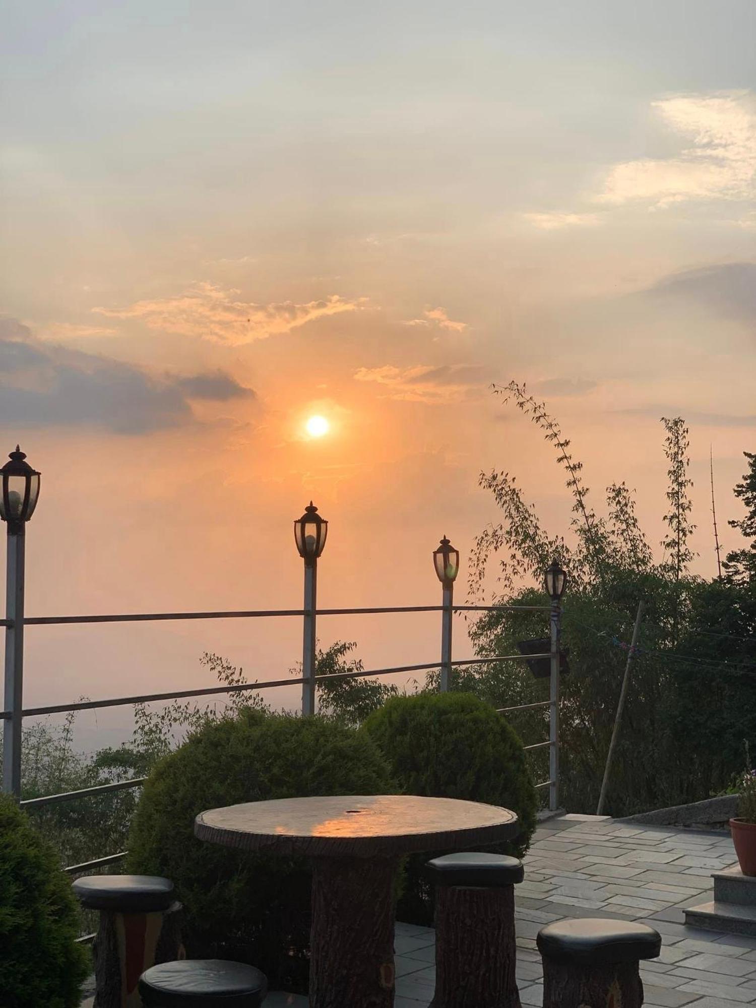 Bojinee Nagarkot Resort Exterior foto
